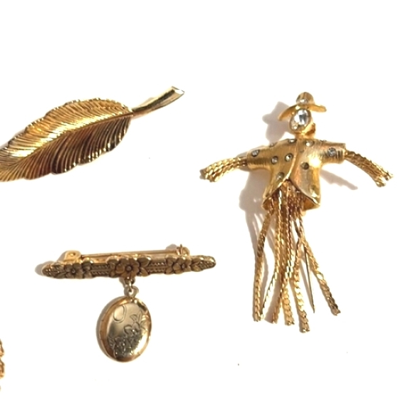 VINTAGE GOLD-TONE LOT OF FIVE BROOCHES - Picture 4 of 9